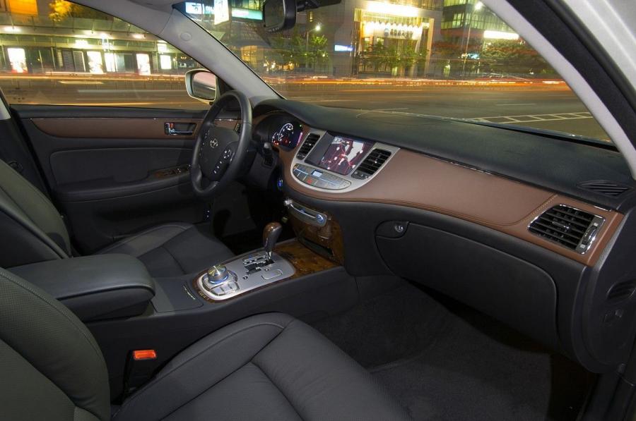  Hyundai Genesis 4.6L V8 2009 года  (фото 17 из 21)